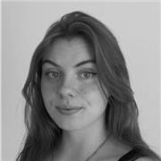 Directrice artistique diplômée avec 5 ans d’expérience propose des cours de design graphique (print, digital et motion design)